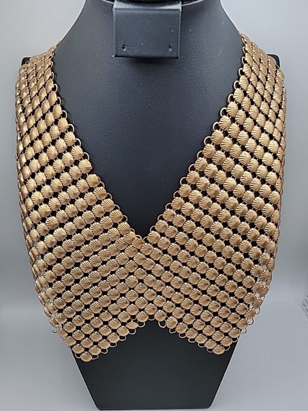 Shell Shaped Mesh Large Bib Shaw Necklace Gold Tone Metal Rare Full Front 1970s - Picture 5 of 9